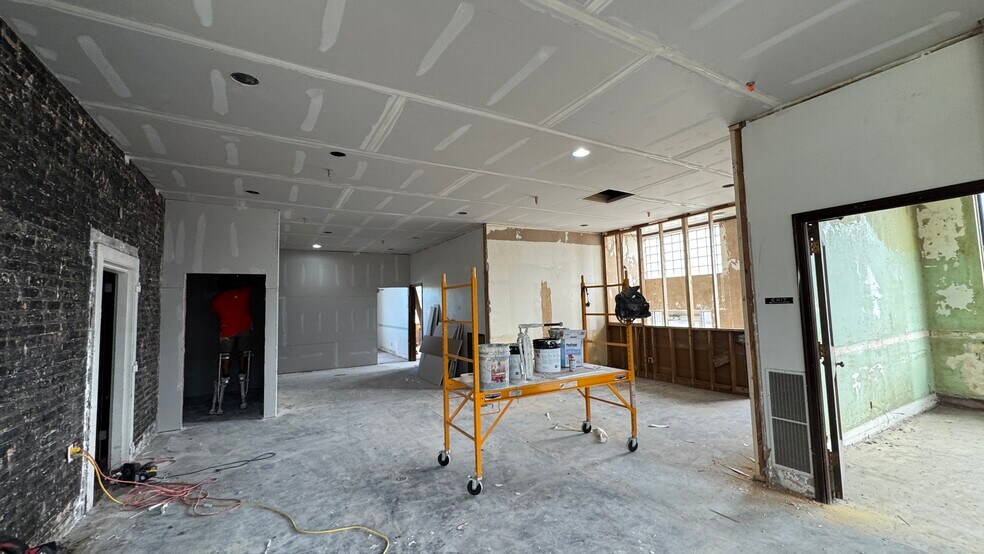 More Photos Of 1442 N Memorial Dr, Racine Office For Sale