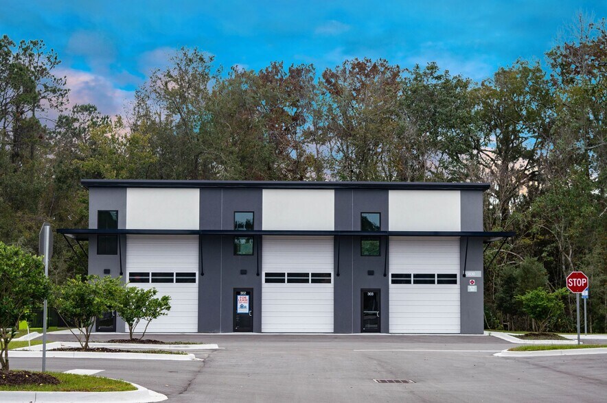 More Photos Of 13830 Gran Bay Pky, Jacksonville Self Storage For Lease