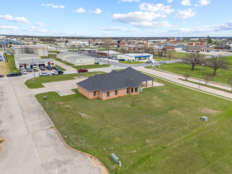 More Photos Of 401 Center Court Dr, Bridgeport Medical For Lease