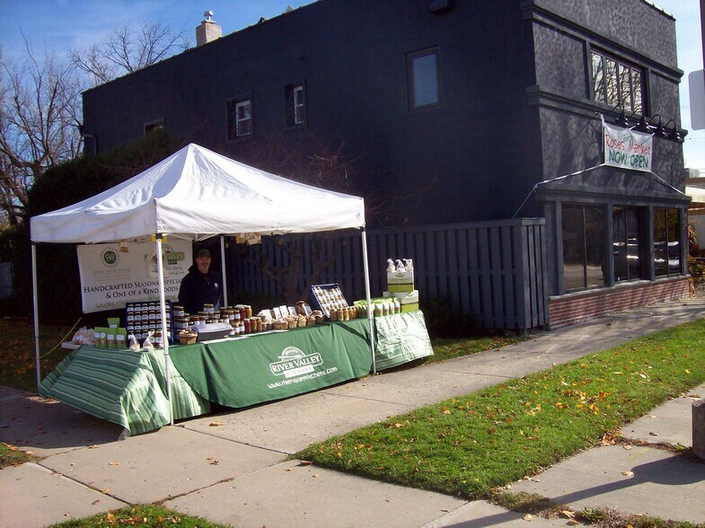 More Photos Of 431 Broad St, Lake Geneva Convenience Store For Sale