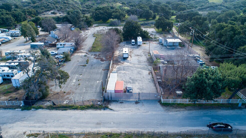 More Photos Of 23638 Pine St, Newhall Service For Sale