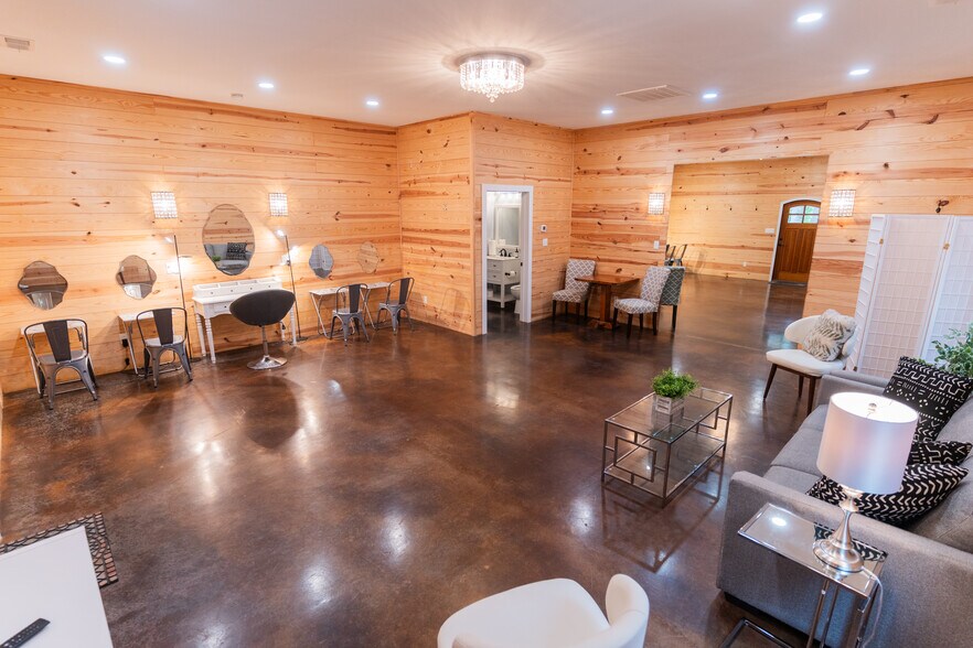 More Photos Of 387 A County Road 218, Corinth General Retail For Sale