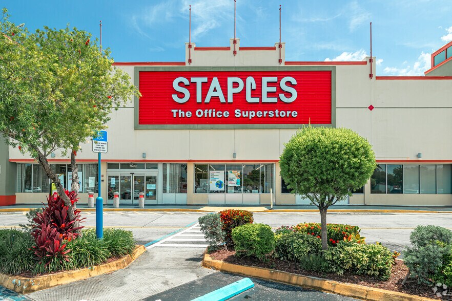 More Photos Of 7388-7562 W Commercial Blvd, Lauderhill General Retail For Lease