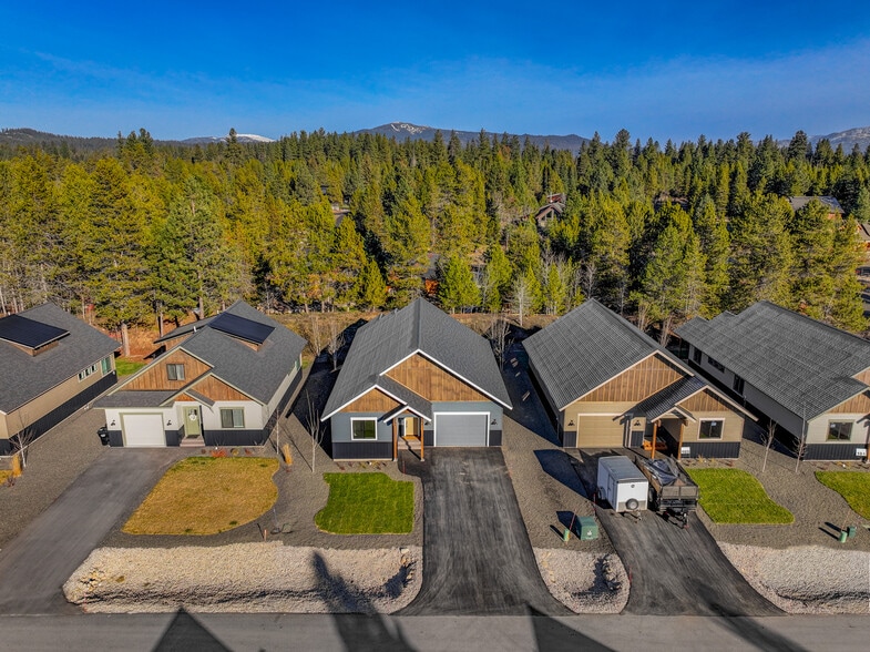 More Photos Of 101, 103, 105 Bighorn Court, Mccall Specialty For Sale