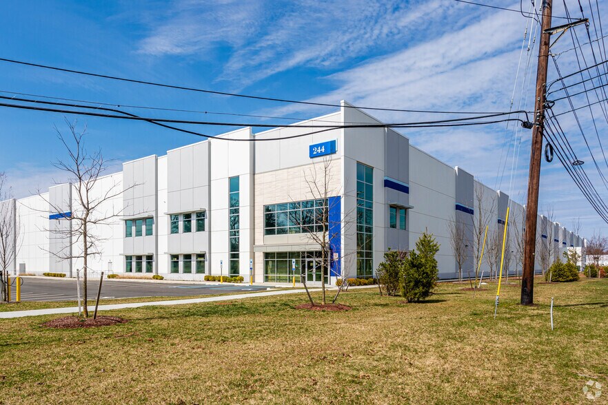 More Photos Of 17 Schoolhouse Rd, Somerset Distribution For Lease