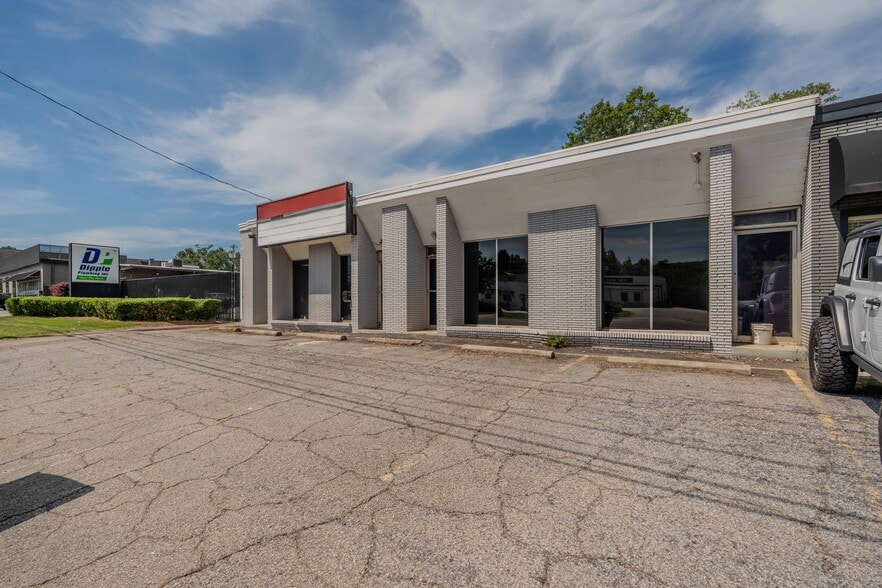 More Photos Of 215 N Pleasantburg Dr, Greenville Office For Sale