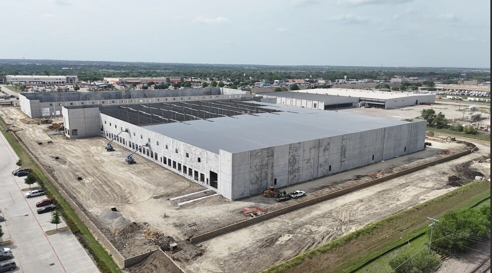 More Photos Of 7901 South Fwy, Fort Worth Unknown For Lease