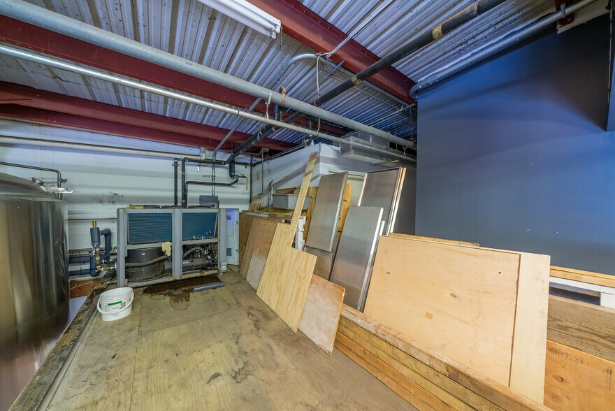 More Photos Of 2003 Colburn St, Honolulu Warehouse For Sale