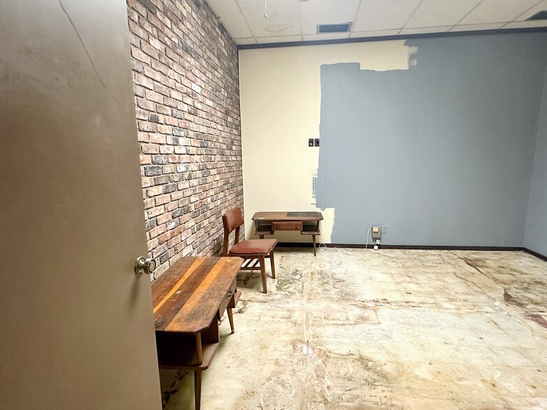 More Photos Of 105 N Main St, Atmore Office For Sale