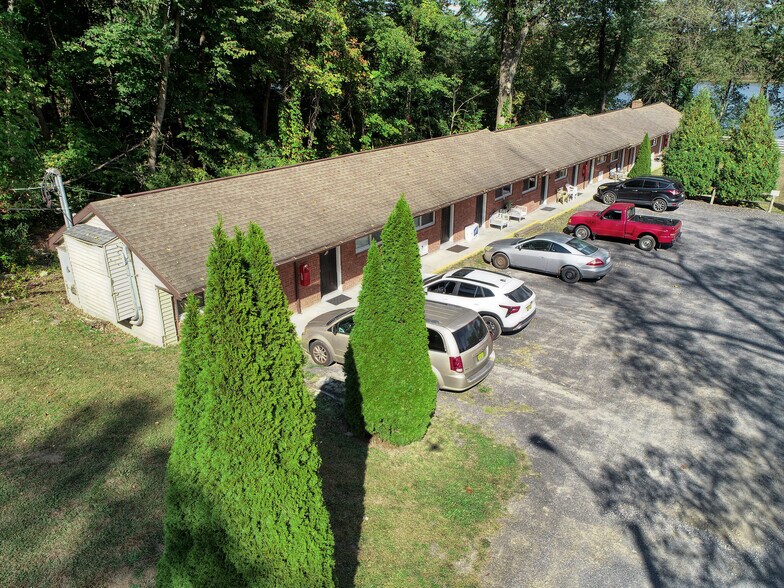 More Photos Of 669 Broadway, Ulster Park Hotel For Sale