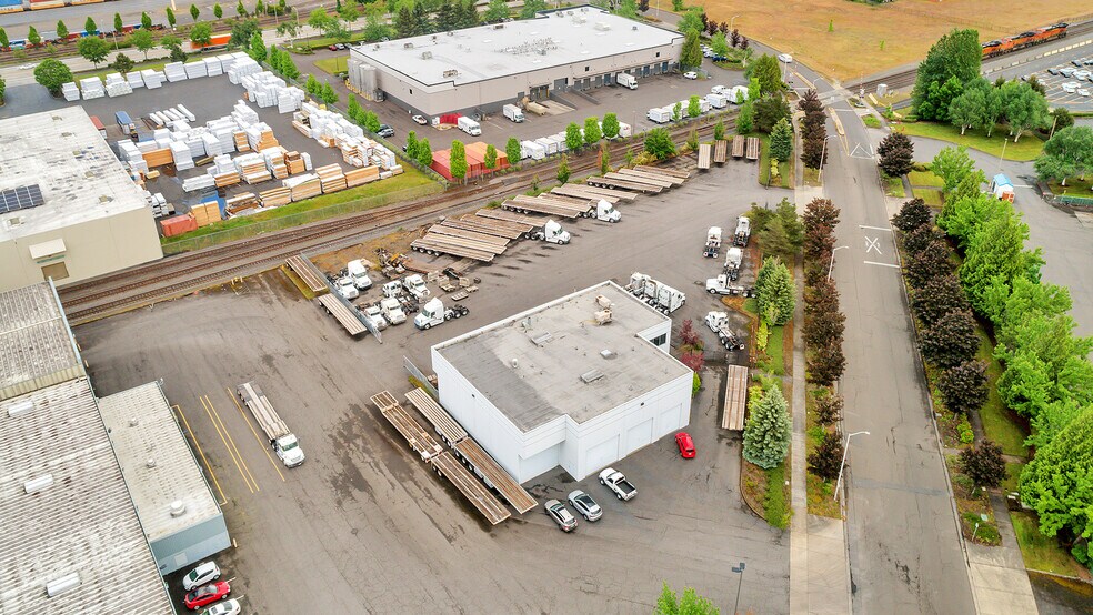 More Photos Of 7025 N Leadbetter Rd, Portland Service For Lease