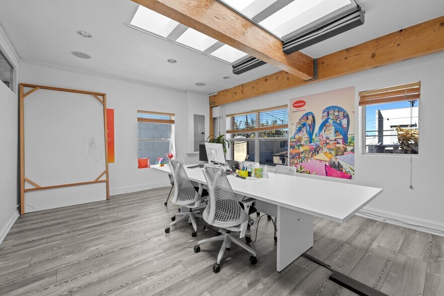 More Photos Of 513 Boccaccio Ave, Venice Office For Lease