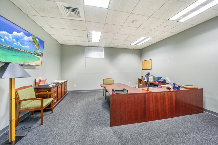 More Photos Of 99 Middle St, Manchester Office Residential For Sale
