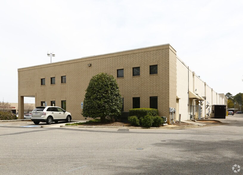 More Photos Of 102-400 Westwood Shopping Ctr, Fayetteville Unknown For Lease