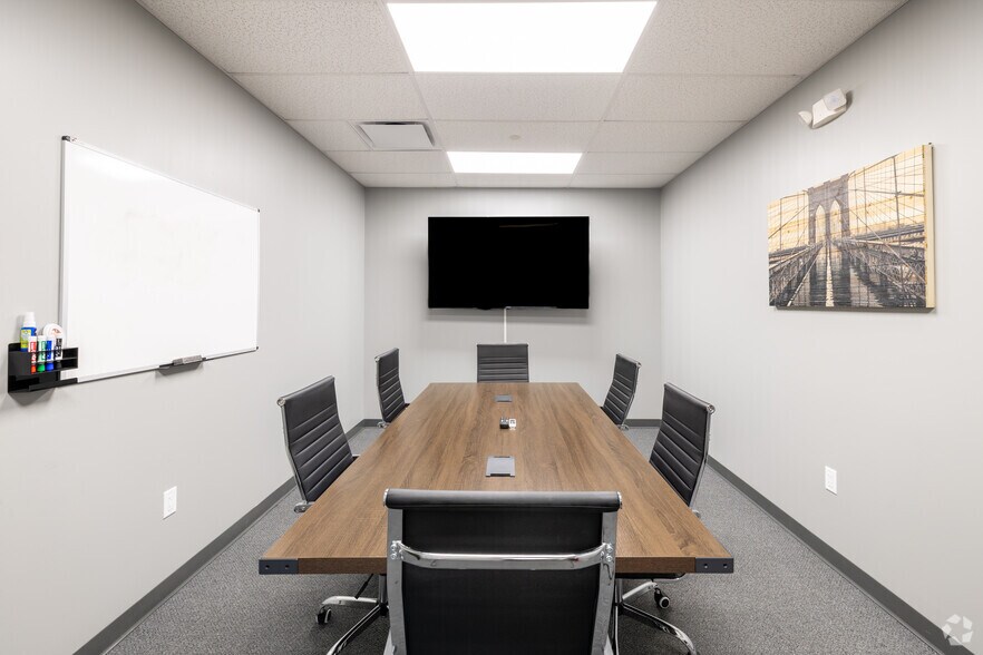 More Photos Of 250 E Sandford Blvd, Mount Vernon Warehouse For Lease