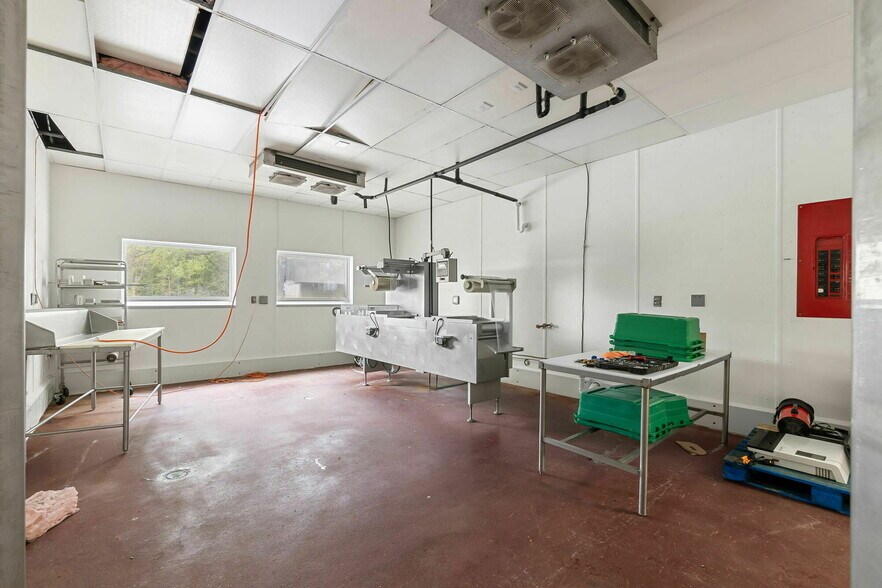 More Photos Of 3006 State Highway FF, Jackson Industrial For Sale