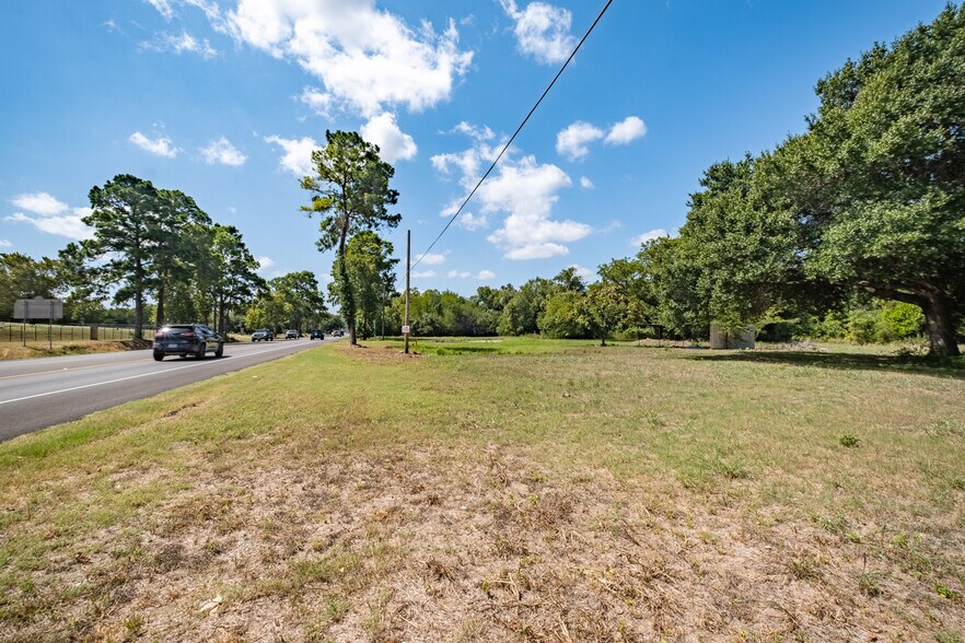 More Photos Of 1408 State Highway 95, Bastrop Land For Sale