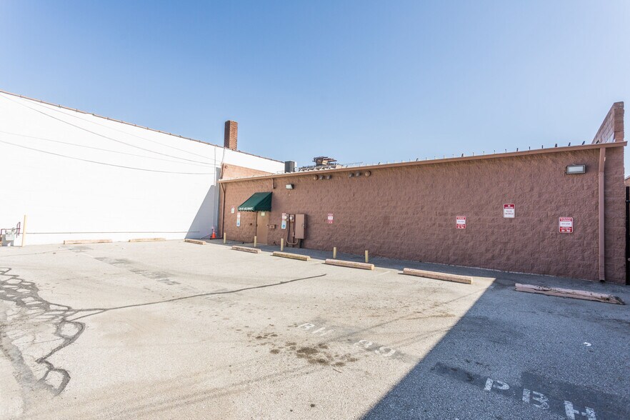 More Photos Of 838 N Delaware St, Indianapolis Unknown For Lease