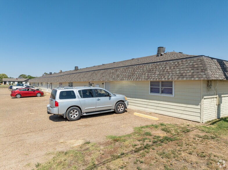 More Photos Of 1725 E 1st St, Dumas Multifamily For Sale