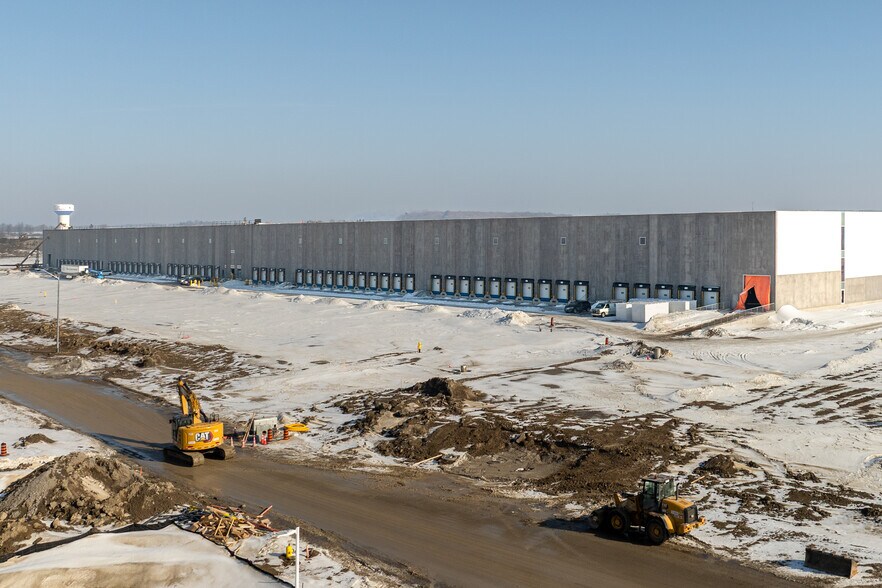 More Photos Of 11260 Jane St, Vaughan Warehouse For Lease