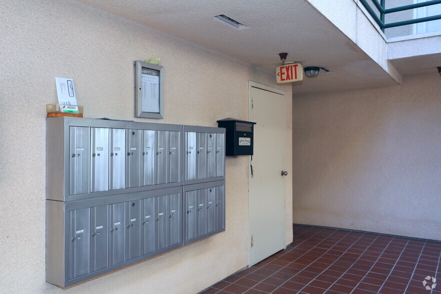 More Photos Of 8815 Cynthia St, West Hollywood Apartments For Sale