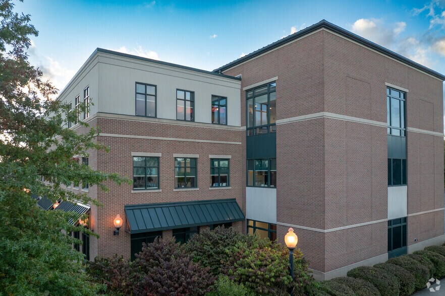 More Photos Of 6900 Pearl Rd, Middleburg Heights Medical For Lease
