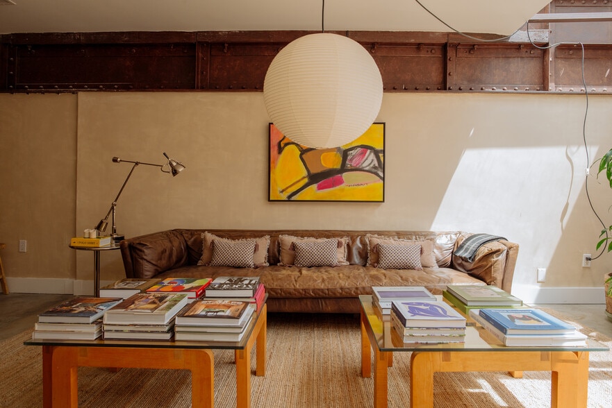 More Photos Of 7494 Santa Monica Blvd, West Hollywood Hotel For Sale