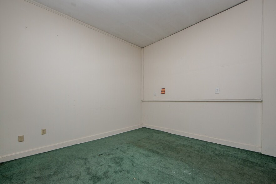 More Photos Of 913 Old Buckingham Rd, Cumberland Lodge Meeting Hall For Sale