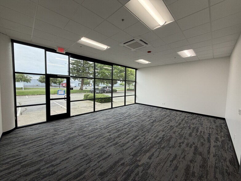 More Photos Of 1501 Aviation Blvd, Lincoln Warehouse For Lease