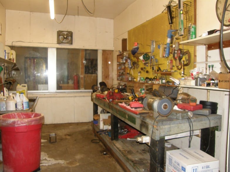 More Photos Of 2112 Industrial Dr, Niles Manufacturing For Sale