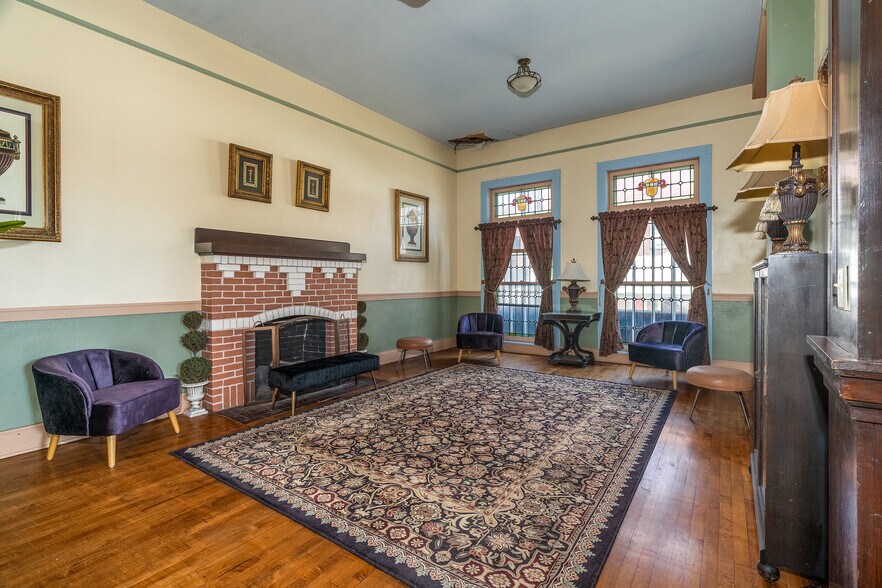 More Photos Of 1329 Walnut St, Murphysboro Office For Sale