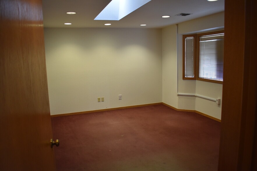 More Photos Of 6314 19th St W, Fircrest Office For Lease