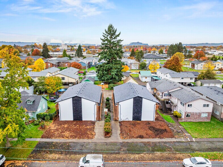 More Photos Of 947 7th Ave, Longview Apartments For Sale