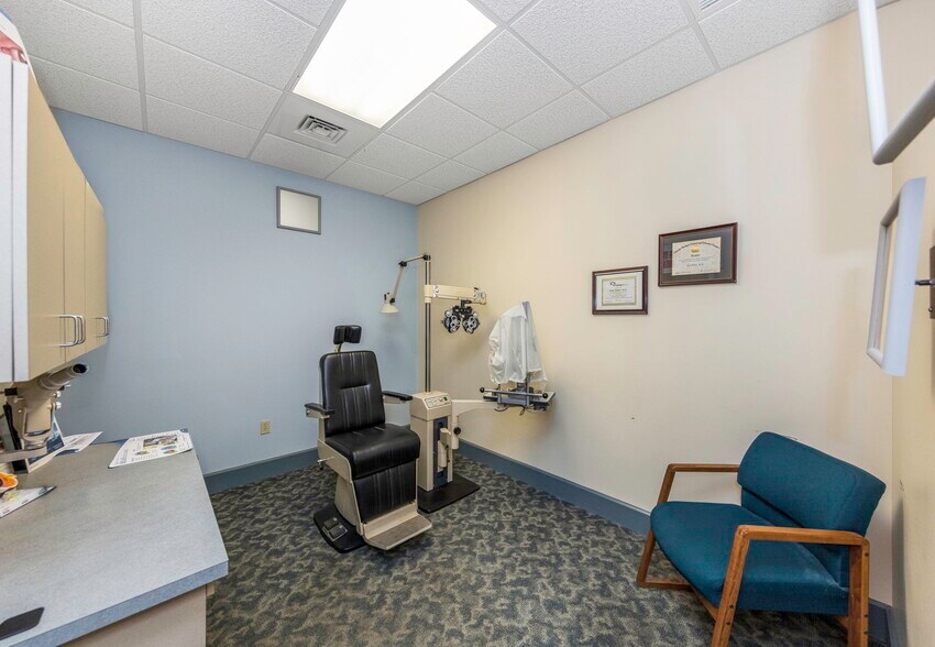 More Photos Of 2346 Drew St, Clearwater Office For Sale