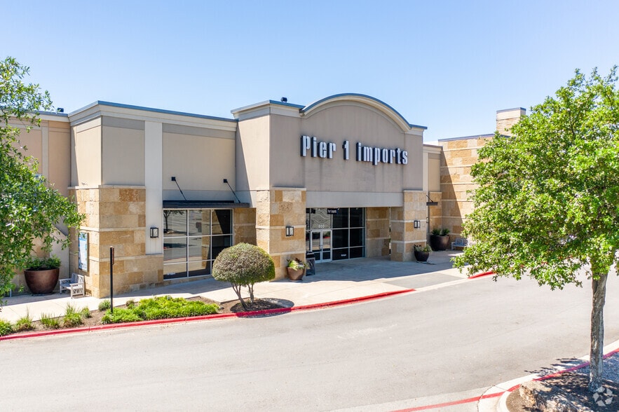 More Photos Of 1015 W University Ave, Georgetown Unknown For Lease