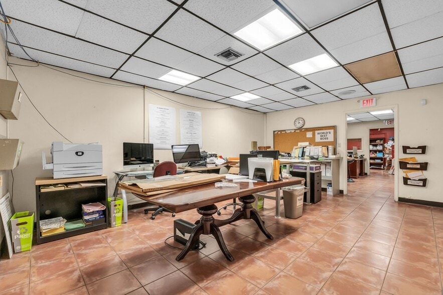 More Photos Of 1060 E 24th St, Hialeah Warehouse For Sale