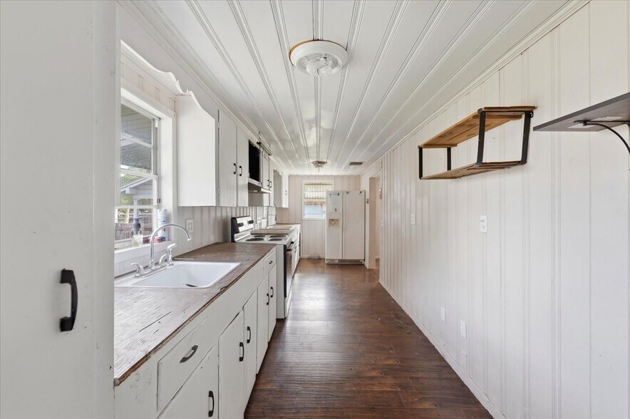 More Photos Of 506 Commonwealth Ave SW, Polk City Office Residential For Sale