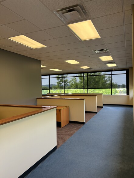 More Photos Of 620 Mabry Hood Rd, Knoxville Office For Lease