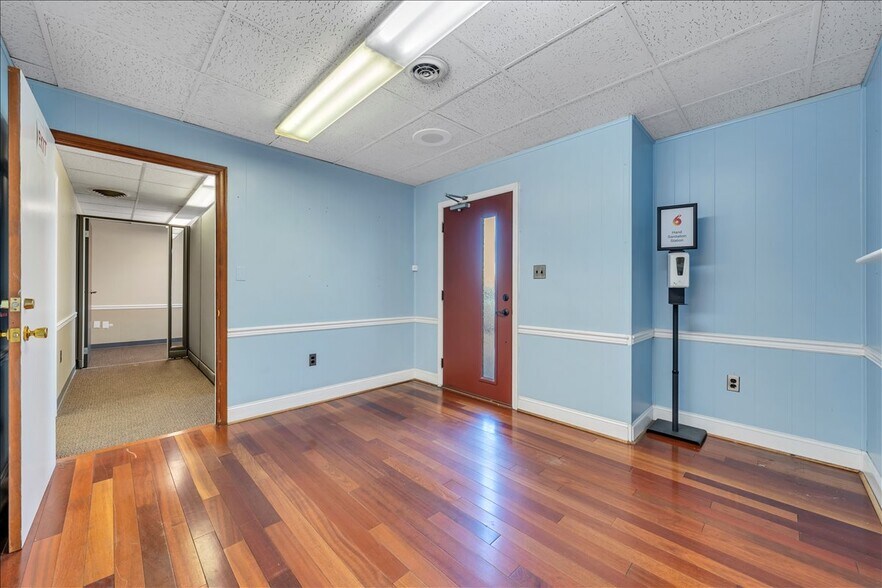 More Photos Of 356-358 Campbell Ave NW, Roanoke Office For Sale