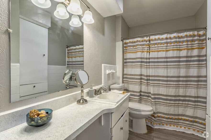 More Photos Of 2710 W Walnut St, Garland Apartments For Sale