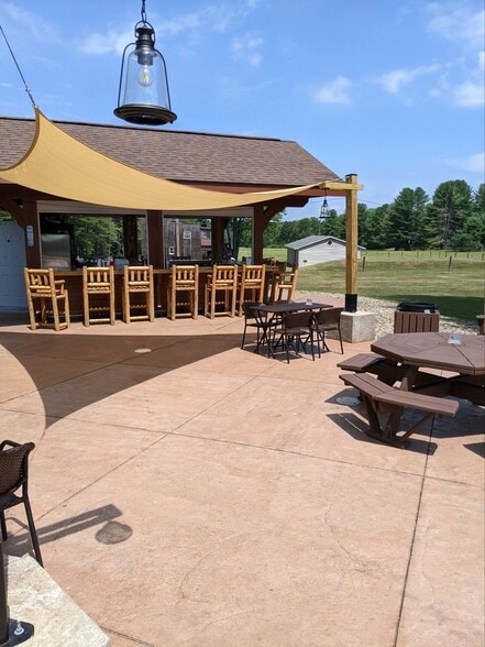 More Photos Of 32600 N State Route 44, Slate Run Hotel For Sale