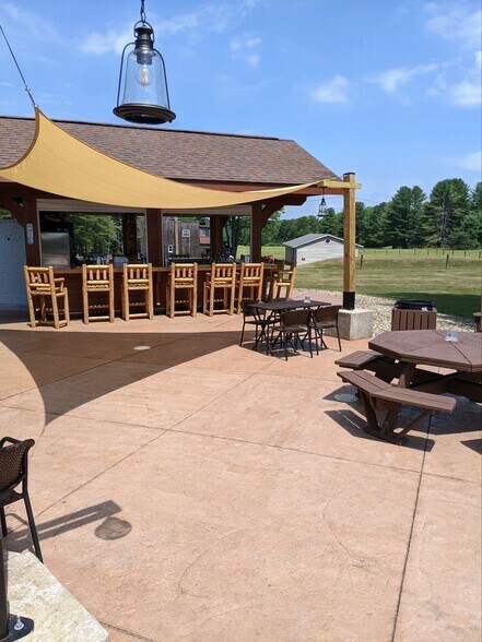 More Photos Of 32600 N State Route 44, Slate Run Hotel For Sale