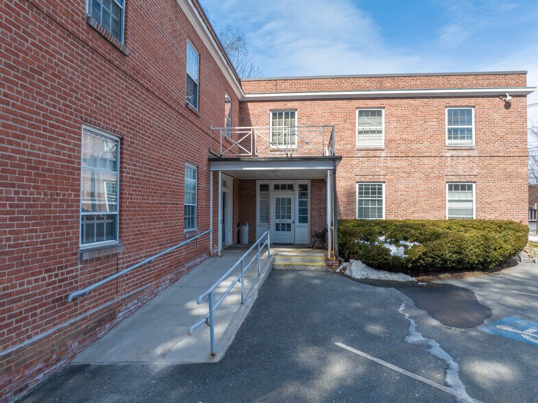 More Photos Of 264 Elm St, Northampton Office For Lease