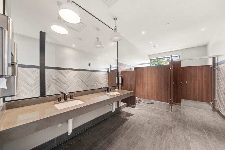 More Photos Of 4300 FM 2351 Rd, Friendswood Office For Lease