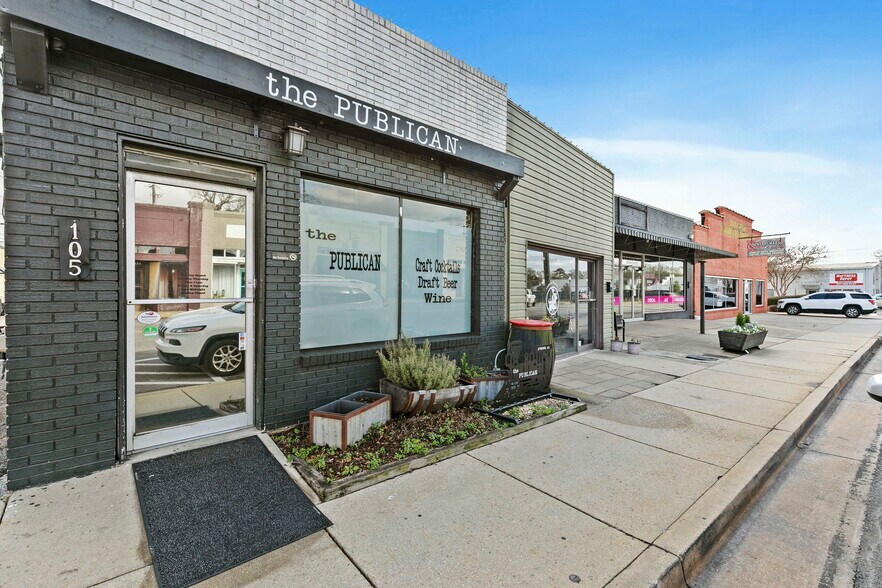 More Photos Of 111 W Ridgeley St, Atmore Storefront For Sale