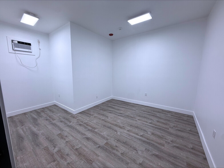 More Photos Of 833 Bond St, Elizabeth Warehouse For Sale