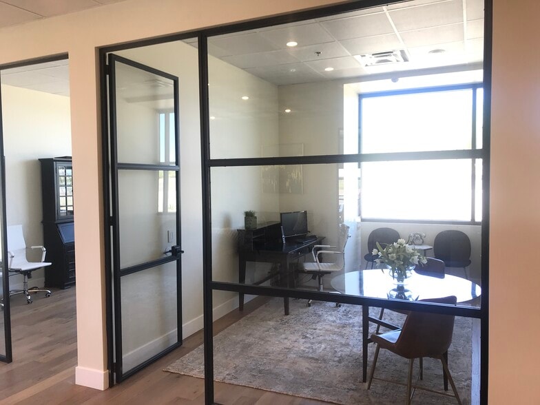 More Photos Of 8325 W Happy Valley Rd, Peoria Office For Lease