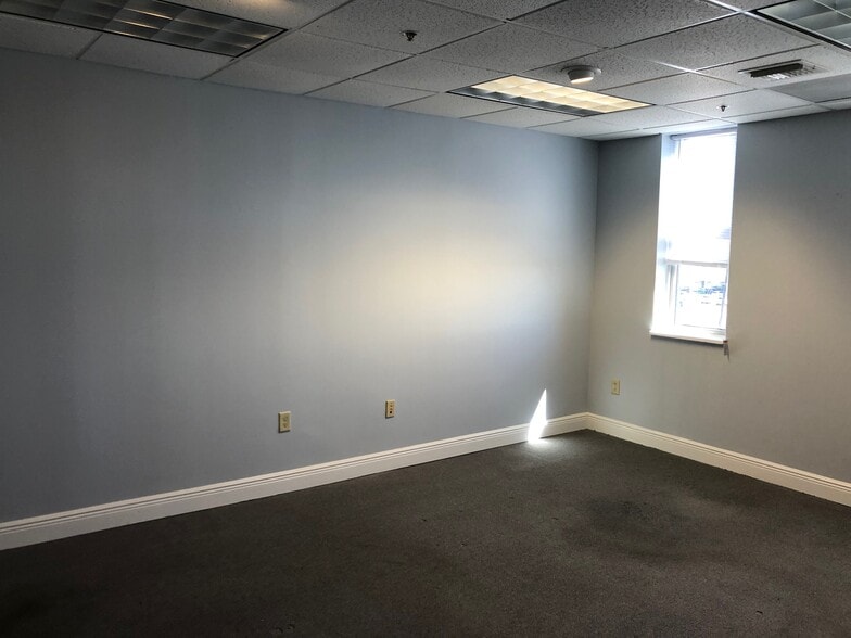 More Photos Of 3525 N Causeway Blvd, Metairie Office For Sale