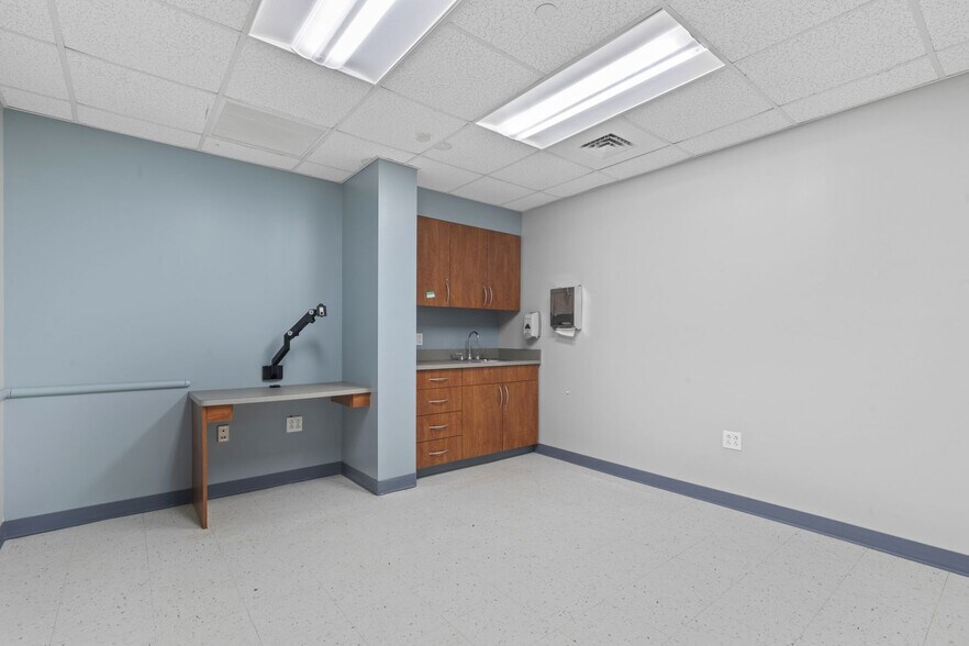 More Photos Of 1445 Boston Post Rd, Guilford Medical For Lease