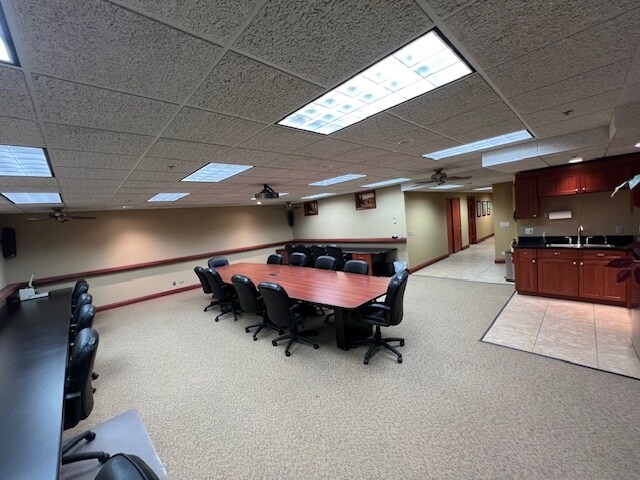 More Photos Of 707 Ridgeview Dr, McHenry Flex For Sale